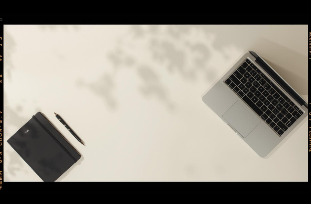 weblab-creators-sitios-web-profesionales-branding-y-motion-design-blog-web-vs- plataformas-y-plantillas-externas-cuándo-invertir-en-un-sitio-propio